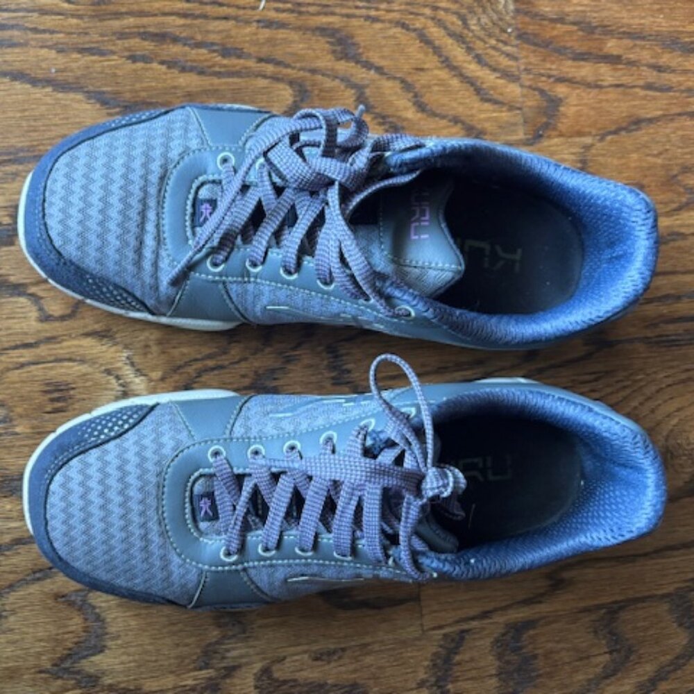 Women's Kuru Quantum sneakers size 8